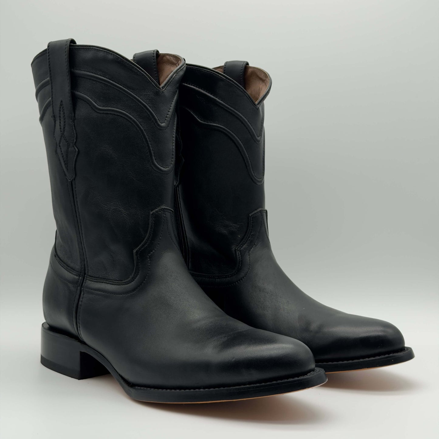 Bota Vaquera Negro Punta Oval — Suela de Cuero