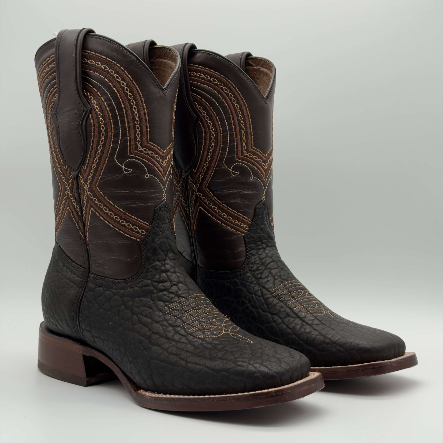 Bota Vaquera Cuello de Toro Café Punta Cuadrada — Suela de Cuero